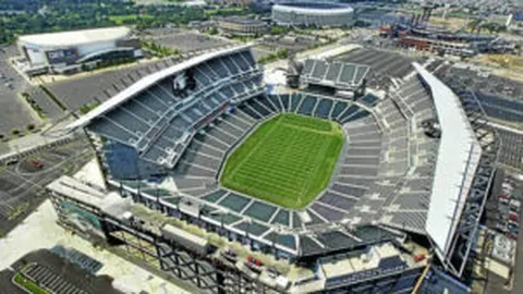 覃海洋在春季游泳锦标赛男子200米蛙泳项目中荣获金牌